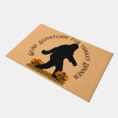 Gone Squatchin-Erntedank Fußmatte (Schrägansicht)