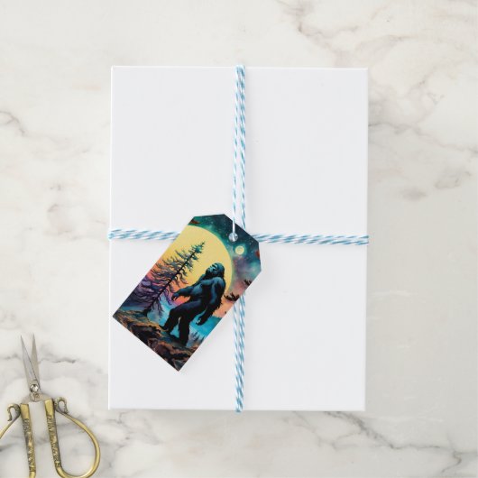 Gone Squatchin' farbenfrohe Sasquatch Landschaft Geschenkanhänger (Mit Garn)