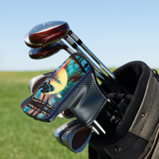Gone Squatchin' farbenfroher Sasquatch Moon Golf Headcover (In Situ)