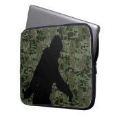 Gone Squatchin For on Olive Digital Camouflage Laptopschutzhülle (Vorderseite Links)