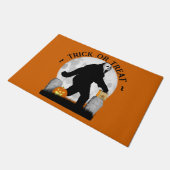 Gone Squatchin' Halloween Fußmatte (Schrägansicht)