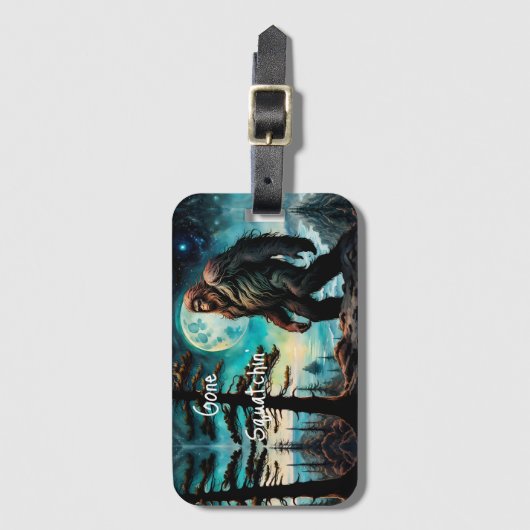Gone Squatchin' Living Large Sasquatch Gepäckanhänger (Vorderseite Vertikal)