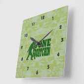 Gone Squatchin Quadratische Wanduhr (Winkel)