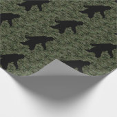 Gone Squatchin-Silhouette über digitale Camouflage Geschenkpapier (Ecke)
