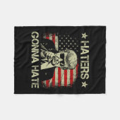 Gonna Hate Middle Finger Funny Trump 2024 Präsiden Fleecedecke (Vorderseite (Horizontal))