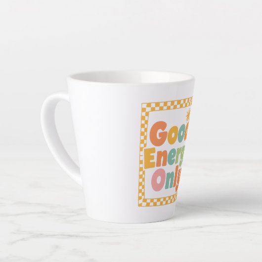 "Good Energy Only" 70s Style Typography Milchtasse (Linke Ecke)