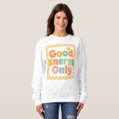 "Good Energy Only" Retro Groovy Quote Sweatshirt (Vorne ganz)