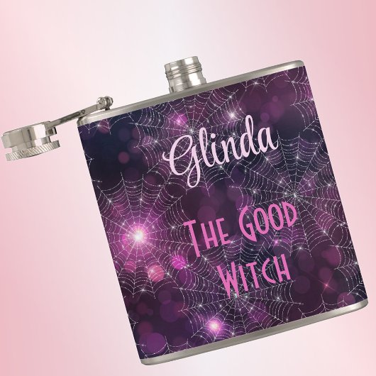 Good Hexe Halloween Name auf 6oz Vinyl Wrapped Flachmann