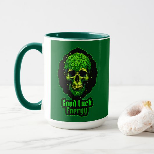 Good Luck Energy Skull St Patrick’s Day - caneca Tasse (Mit Donut)