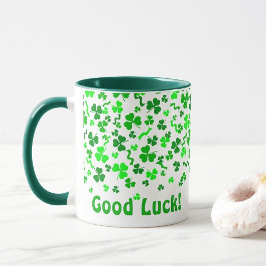 Good Luck Four Leaf Clover Shamrocks Personalized Tasse (Mit Donut)