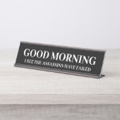 Good Morning Funny Assassins Versagt Schreibtischnamensplakette (Vorderseite )