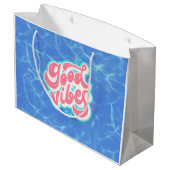 Good Vibes Beach/Pool Große Geschenktüte (Rückseite Schrägansicht)