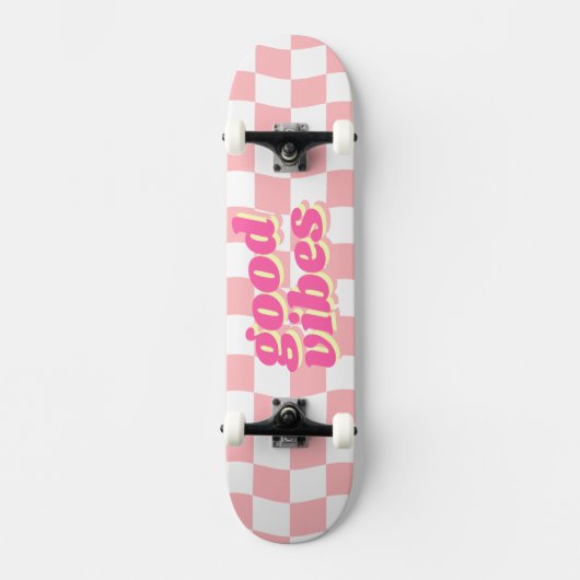 Good Vibes Girl Pastel Pink Weißes Schachbrett Mus Skateboard (Vorderseite)