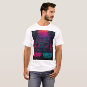 Good Vibes Neon Synthwave Graffiti Mural T-Shirt (Vorne ganz)