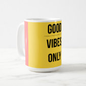Good Vibes Only — 90s Maximalist Mug Kaffeetasse (Vorderseite Links)