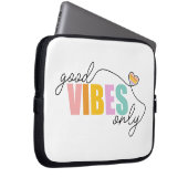 Good Vibes Only Rainbow Heart Laptopschutzhülle (Vorne Rechts)
