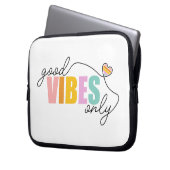 Good Vibes Only Rainbow Heart Laptopschutzhülle (Vorderseite Links)
