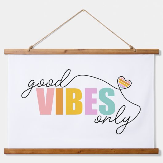 Good Vibes Only Rainbow Heart Wandteppich Mit Holzrahmen (Vorne)