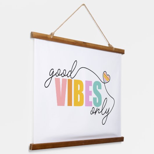 Good Vibes Only Rainbow Heart Wandteppich Mit Holzrahmen (Gewinkelt)