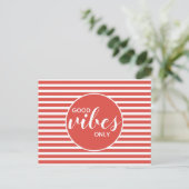 Good Vibes Only Red & White Typografy Quote Postkarte (Stehend Vorderseite)