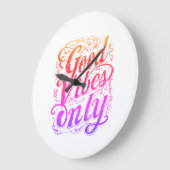 Good Vibes Only Script Badge Große Wanduhr (Winkel)