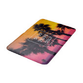 "Good Vibes Only", Tropical Beach Palms Sunset Badematte (Schrägansicht)
