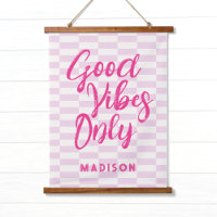 Good Vibes Pink Script + Muster mit/ Name Teezimme