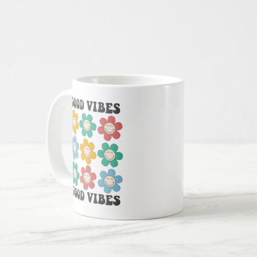 Good Vibes Retro farbenfrohe Daisy Blume Kaffeetasse (Vorderseite Links)