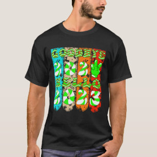 Goodbye 2022 Hello 2023 Retro Groovy Weihnachten T-Shirt