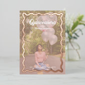 Goovy Daisy Quinceañera Save the Date Folieneinladung (Stehend vorne)