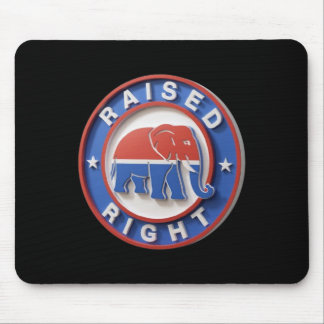 Gop-Elefant marschiert stolz mit erhobener rechter Mousepad