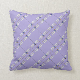 Gorgeous Dragonflies Wiederholtes Muster auf Lila Kissen