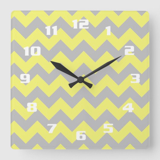 Gorgeous Yellow and Grey Chevron Pattern Quadratische Wanduhr (Vorderseite)