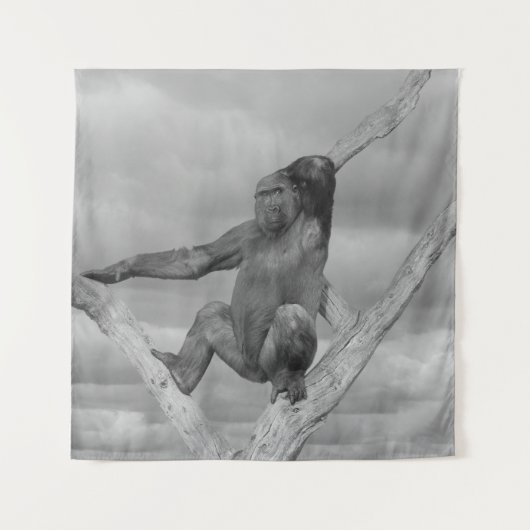 Gorilla auf einem Baum Wandteppich (Vorderseite)