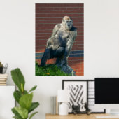 Gorilla auf einem Felsen Poster (Heimbüro)