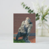 Gorilla auf einem Felsen Postkarte (Stehend Vorderseite)
