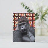Gorilla auf Red and Blue Geometric Wildlife Postkarte (Stehend Vorderseite)