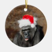 Gorilla Biddy in einem Weihnachtshut Keramik Ornament (Vorne)