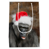 Gorilla Biddy in einem Weihnachtshut Mittlere Geschenktüte (Rückseite)