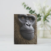 Gorilla, Bigfoot oder Sasquatch Behaltend in Touch Postkarte (Stehend Vorderseite)