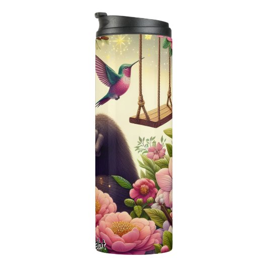 Gorilla in einem Fantasy-Garten Thermosbecher (Nach rechts gedreht)