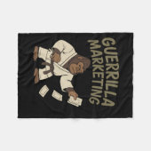 Gorilla Karate Guerrilla Marketing Funny Graphic Fleecedecke (Vorderseite (Horizontal))