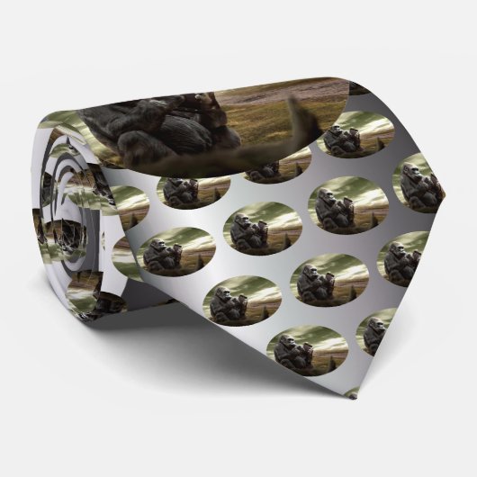 Gorilla nimmt zum Tablet Krawatte (Gerollt)