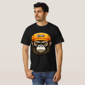 Gorilla wearing headphones fun T-Shirt (Vorne ganz)