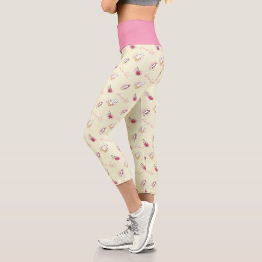 Gossil Girl Lipstick & Parfüm Muster Capri Leggings (Links)