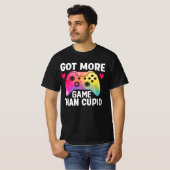 Got mehr Spiel als Cupid Valentine Video Game T-Shirt (Vorne ganz)