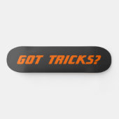 GOT TRICKS? - Sharp Neon Orange auf Schwarz Skateboard (Horizontal)