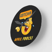GOTCHA - April Fool's Day Funny Runde Wanduhr (Winkel)