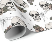 Goth Black and White Skull and Blume Halloween Geschenkpapier (Rolleneckpunkt)