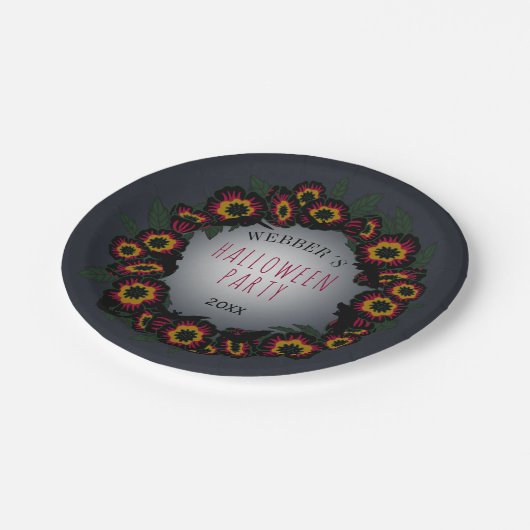 Goth dunkler Blumen- und Schläger-Kranz Pappteller (Schrägansicht)